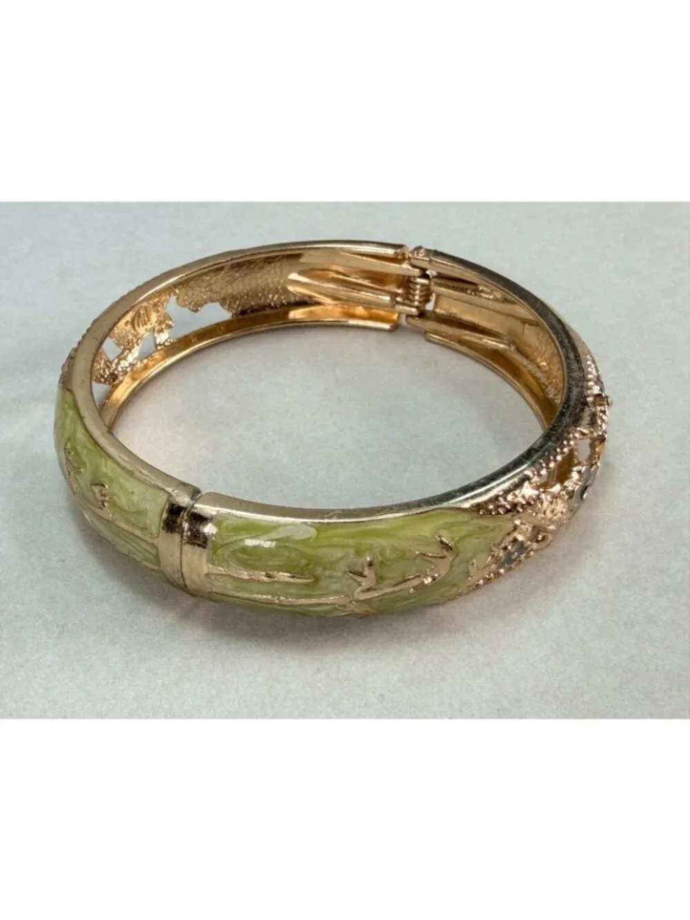 Jin Long Xing Green Enamel Openwork Floral Gold Tone Hinged Bangle Bracelet